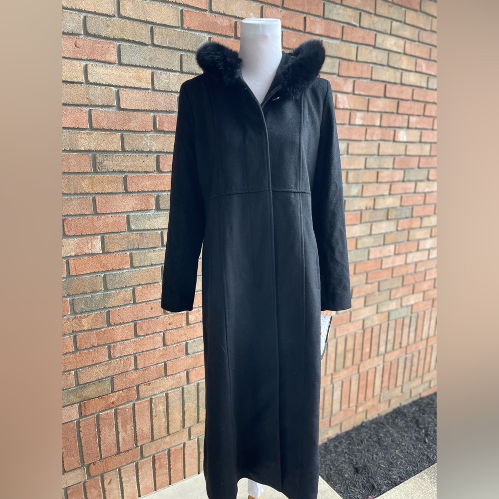 Forecaster hooded jacket in black